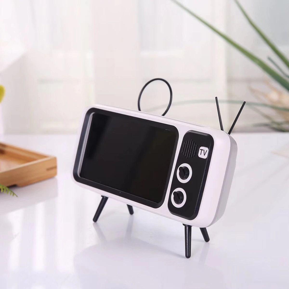 RETRO TV BLUETOOTH SPEAKER MOBILE PHONE HOLDER 2