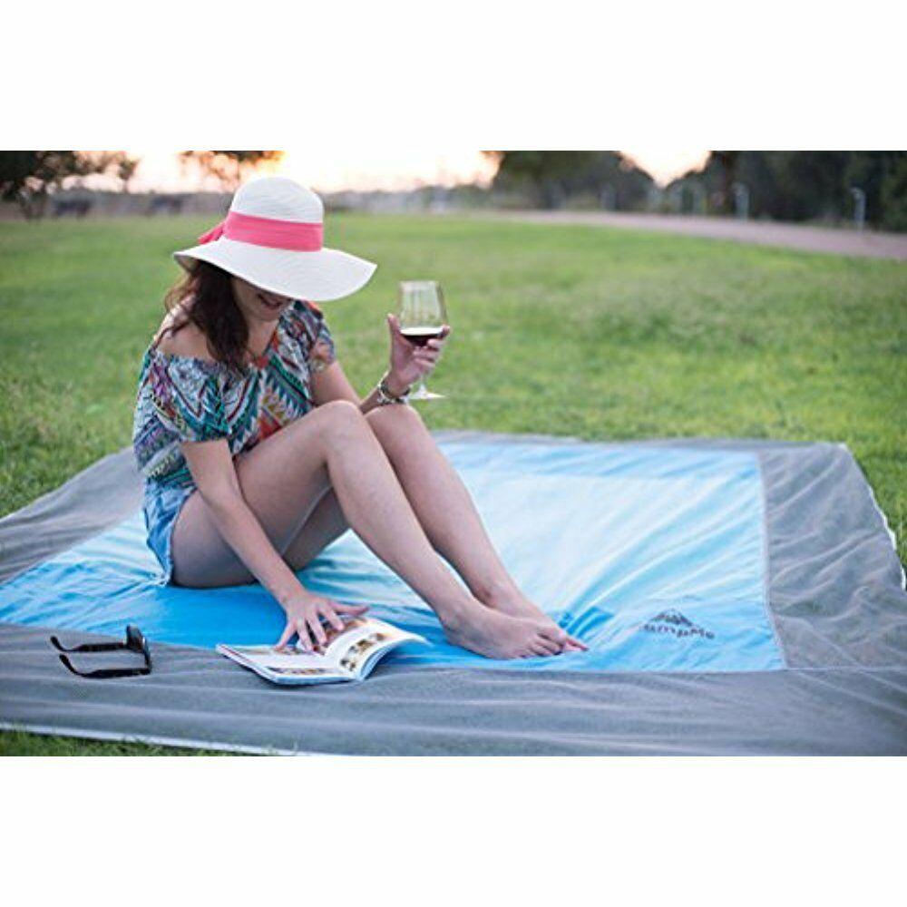 Sand Absorbing Beach Mat 3