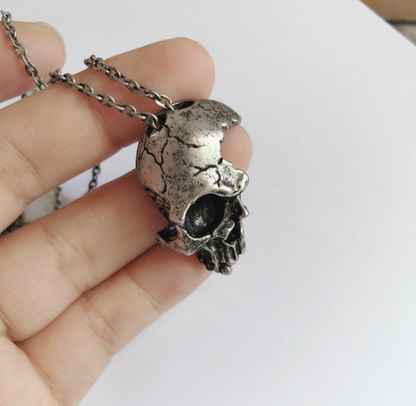 HANDMADE SHATTERED SKULL NECKLACE 4