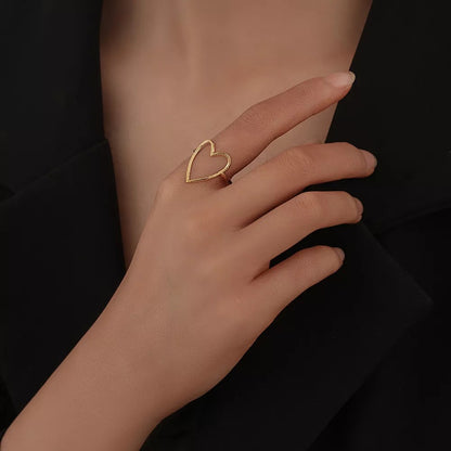 STATEMENT HEART RING 4