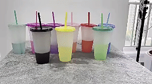 Color Changing Cups with Lids 1
