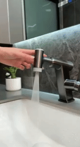 Rotatable Faucet with Temperature Display 1