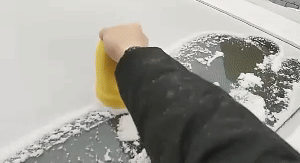 Electric Snow Scraper 1